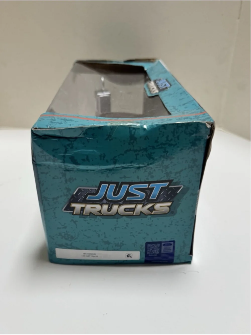 Jada Toys Just Trucks 1:24 1956 Ford F-100 Die-cast Car & Gas Pump